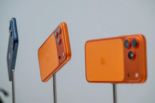 Nam châm trong phụ kiện iPhone không khiến camera bị hỏng. Ảnh: Bloomberg.