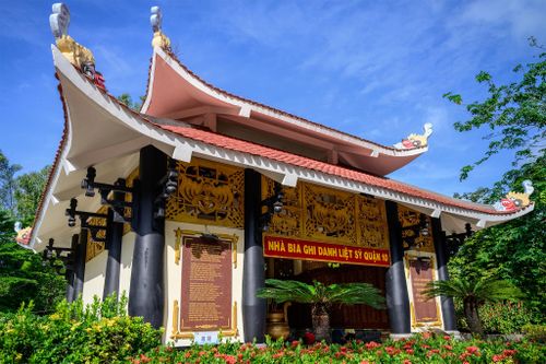  Những ngày gần đây, công viên thu hút sự chú ý khi trở thành địa điểm liên quan đến quá trình xác minh vị trí các hố chôn tập thể liệt sĩ hy sinh trong cuộc Tổng tiến công và nổi dậy Tết Mậu Thân 1968. 