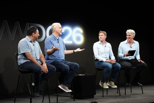 Từ trái sang: Amar Subramanya, Mike Rockwell, Sebastien Marineau-Mes và Craig Federighi. Ảnh: Bloomberg.