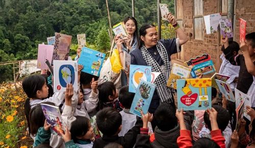  "Nuôi Em" là dự án kết nối mạnh thường quân với các em nhỏ vùng cao do ông Hoàng Hoa Trung sáng lập. 