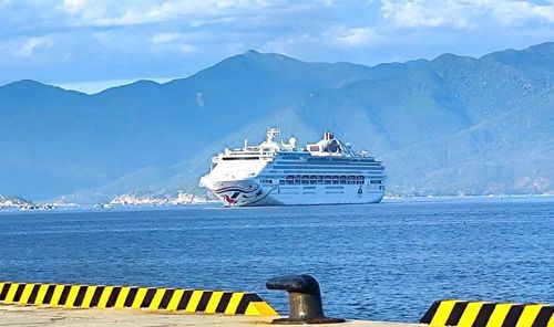 Tàu Star Voyager xuất phát từ Singapore và cập cảng quốc tế Cam Ranh vào lúc 7h00 ngày 9.6