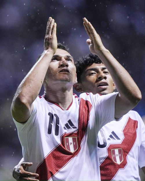 Jairo Velez ghi bàn thắng duy nhất cho Peru