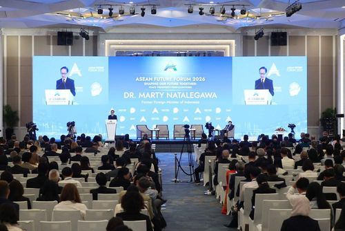 Tiến sĩ Marty Natalegawa, nguyên Bộ trưởng Ngoại giao Indonesia phát biểu tại phiên toàn thể