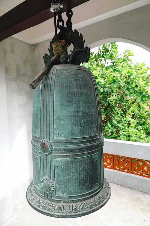 Chuông chùa An Xá hiện lưu giữ tại chùa Bắc Biên, được đúc vào tháng 11/1690 dưới thời Lê Trung Hưng, thân chuông khắc hơn 5.500 chữ Hán và được công nhận là bảo vật quốc gia đợt 14 theo Quyết định số 236/QĐ-TTg ngày 3/2/2026. Ảnh: Phạm Tuấn Anh - TTXVN