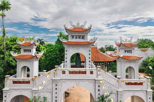Gác chuông chùa Bắc Biên nhìn từ phía trước. Đây là nơi lưu giữ chuông cổ bảo vật quốc gia gắn với lịch sử làng Phúc Xá - Bắc Biên. Ảnh: Phạm Tuấn Anh - TTXVN
