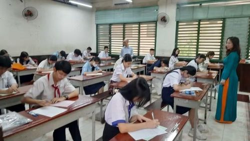Thành phố Hồ Chí Minh xem việc tổ chức kỳ thi lớp 10 công lập là đợt tập duyệt lớn để tổ chức thành công kỳ thi tốt nghiệp năm nay (Trong ảnh: Học sinh tham gia kỳ thi lớp 10 công lập năm 2026 tại Điểm thi Trường trung học phổ thông Trưng Vương)