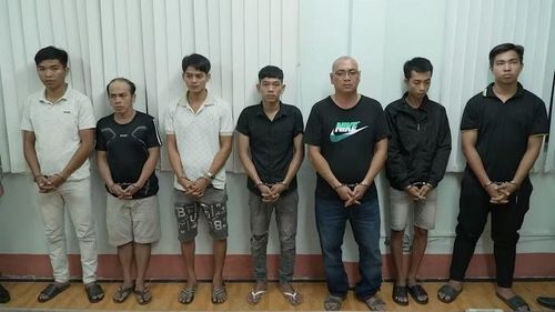 Nhóm đối tượng tại cơ quan công an.