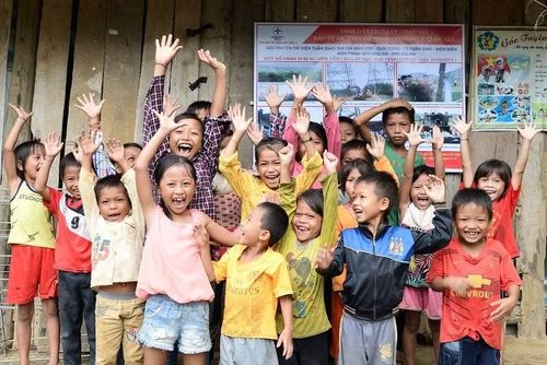Các em nhỏ tại điểm trường Hát Khoang, xã Mường Mùn, tỉnh Điện Biên. (Ảnh: Thủy Nguyên)