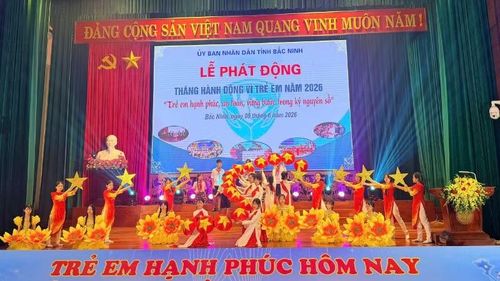Biểu diễn văn nghệ chào mừng Tháng hành động Vì trẻ em.