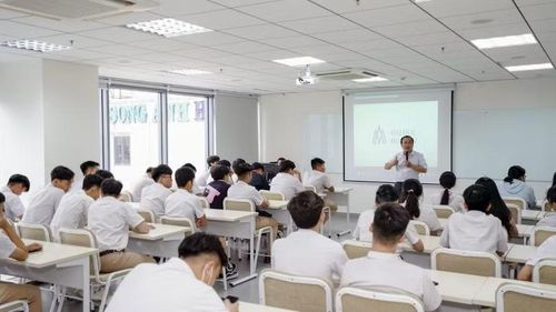 Một buổi giảng dạy về luật tại Trường đại học Hoa Sen.