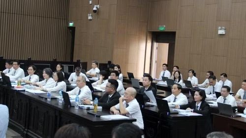Các luật sư tham gia một phiên tòa tại Tòa án nhân dân Thành phố Hà Nội.