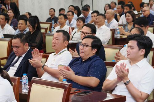  Đại diện doanh nghiệp, nhà đầu tư và các chuyên gia tham dự Hội nghị. Ảnh: HOÀNG HÙNG 