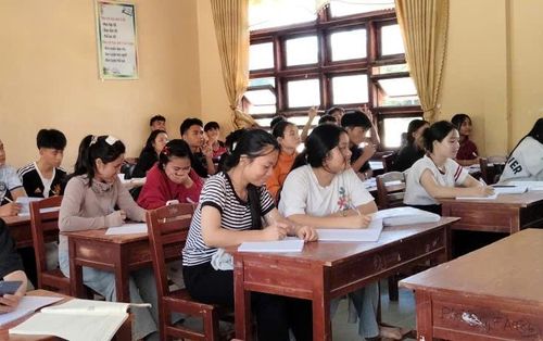  Trường THPT Nguyễn Văn Trỗi có 140 học sinh lớp 12, trong đó khoảng 98% là đồng bào dân tộc thiểu số 