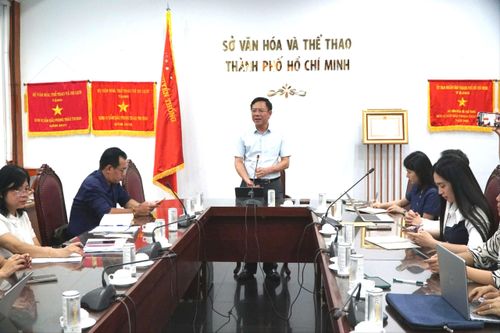  Ông Nguyễn Ngọc Hồi, Phó Giám đốc Sở Văn hóa và Thể thao TPHCM phát biểu chỉ đạo tại cuộc họp 