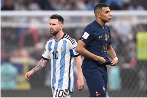 Mbappe (phải) đang hướng tới những kỷ lục cùng tuyển Pháp ở World Cup 2026.