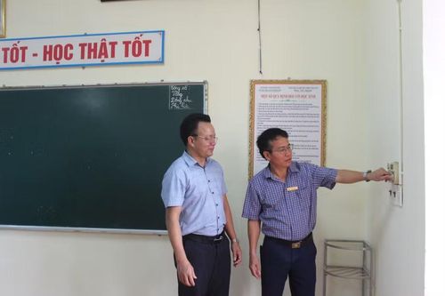 Trường THPT Nguyễn Đình Liễn kiểm tra cơ sở vật chất trước kỳ thi tốt nghiệp THPT.