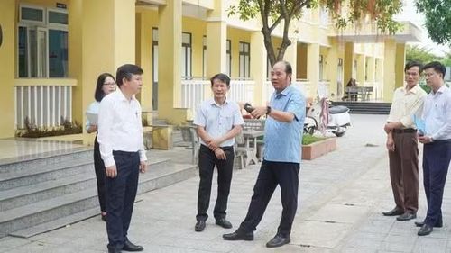 Đoàn kiểm tra thị sát tại các điểm thi, yêu cầu có phương án dự phòng trong thời tiết nắng nóng cực đoan.