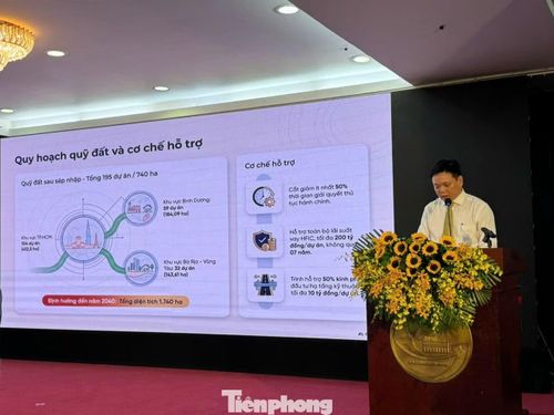 Ông Khải Quốc Bình, Phó giám đốc Sở Xây dựng TPHCM phát biểu tại hội nghị.