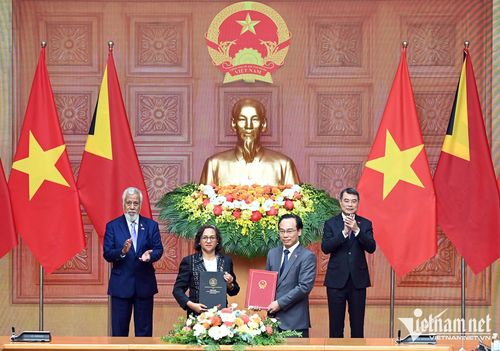 Hai bên đã chứng kiến trao các văn kiện hợp tác: Bản ghi nhớ về hợp tác giáo dục đại học giữa Bộ GD-ĐT Việt Nam và Bộ Giáo dục Đại học, Khoa học và Văn hóa Timor Leste; Bản ghi nhớ về hợp tác giáo dục giữa Bộ GD-ĐT Việt Nam và Bộ Giáo dục Timor-Leste; Hiệp định miễn thị thực cho người mang hộ chiếu phổ thông hai nước, Bản ghi nhớ hợp tác giữa TTXVN và Hãng thông tấn TATOLI