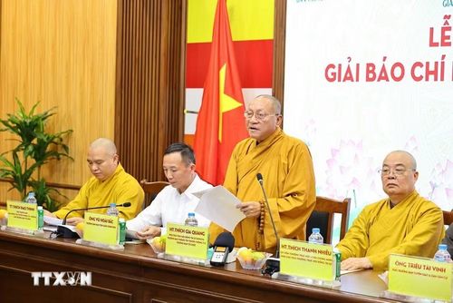 Hòa thượng Thích Gia Quang, Phó Chủ tịch Hội đồng Trị sự, Trưởng ban Thông tin-Truyền thông Trung ương Giáo hội Phật giáo Việt Nam, Trưởng Ban Tổ chức giải phát biểu khai mạc. (Ảnh: Minh Đức/TTXVN)