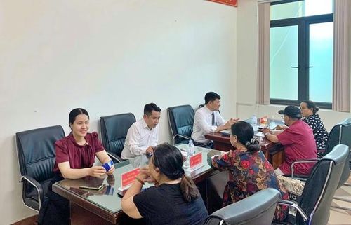 Người dân phường Hồng Bàng được tư vấn, hướng dẫn giải quyết các vướng mắc về đất đai, hộ tịch, thừa kế và thủ tục hành chính ngay tại địa phương.