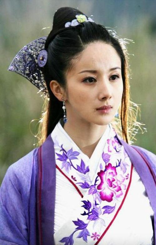 Cửu Nạn Sư Thái còn được biết đến với biệt danh Độc Tý Thần Ni, trước khi xuất gia, bà chính là Trường Bình Công Chúa.