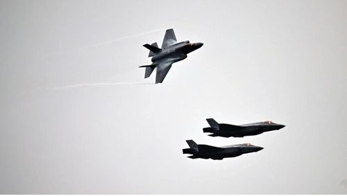 Các chiến đấu cơ của Pháp tham gia nhiệm vụ tuần tra không phận phái Đông của NATO. Ảnh: Reuters.