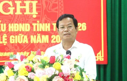 Phó Chủ tịch HĐND tỉnh Nguyễn Quang Hải phát biểu tại buổi tiếp xúc.