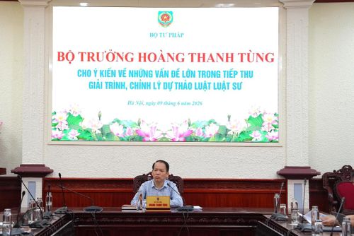 Bộ trưởng Bộ Tư pháp Hoàng Thanh Tùng chủ trì cuộc họp. Ảnh: MOJ.