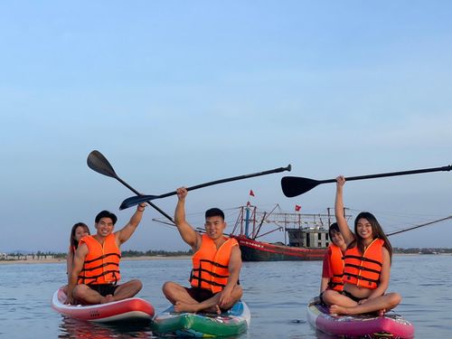 Những hoạt động du lịch tại các làng biển hấp dẫn du khách.