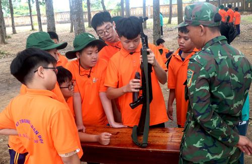 Chương trình lồng ghép nhiều hoạt động bổ ích, mang đến trải nghiệm đáng nhớ cho học viên. Ảnh: VĂN HOÀNG