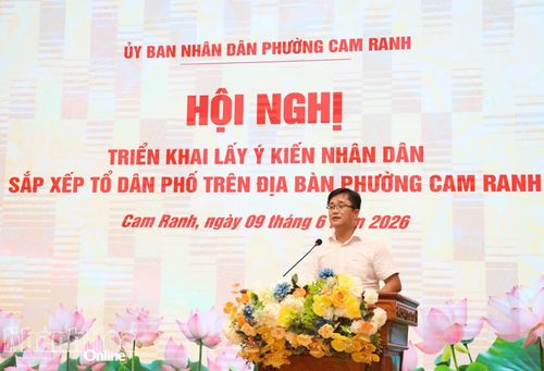 Lãnh đạo phường Cam Ranh phát biểu tại hội nghị.
