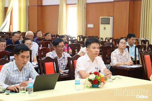 Các đại biểu tham dự hội nghị.