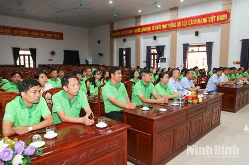 Các đại biểu dự chương trình.