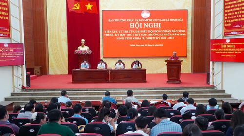 Hội nghị tiếp xúc cử tri tại xã Minh Hóa - Ảnh: N.H