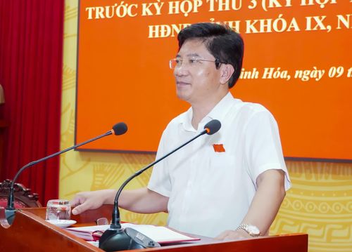 Đồng chí Trương An Ninh, Trưởng ban Tuyên giáo và Dân vận Tỉnh ủy tiếp thu, giải trình, làm rõ thêm một số nội dung cử tri quan tâm - Ảnh: N.H