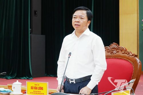 Đồng chí Bùi Văn Lương phát biểu kết luận hội nghị.