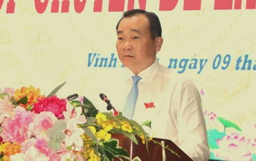 Ông Nguyễn Minh Dũng, Chủ tịch HĐND tỉnh Vĩnh Long tại kỳ họp.