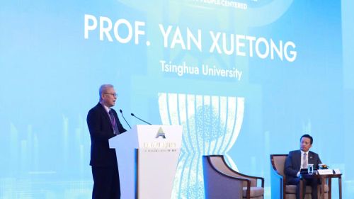 Giáo sư Diêm Học Thông nhấn mạnh một trong những nguy cơ lớn nhất hiện nay là việc AI ngày càng được ứng dụng trong lĩnh vực quân sự.