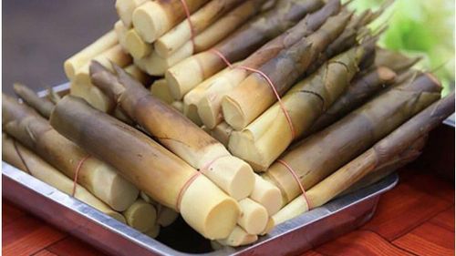 Có rất nhiều cách để khử hết vị đắng của măng tươi như luộc, ngâm với nước vo gạo,... Ảnh minh họa