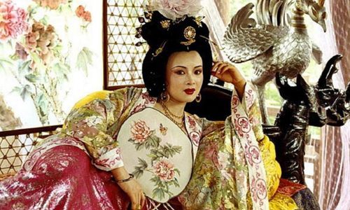 Vẻ đẹp của Dương Quý Phi gắn liền với điển tích “Tu hoa”, tức hoa phải xấu hổ khi đứng cạnh. (Ảnh minh họa)