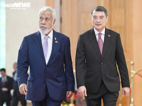 Nhận lời mời của Thủ tướng Lê Minh Hưng, Thủ tướng Timor Leste Kay Rala Xanana Gusmão thăm chính thức Việt Nam và tham dự Diễn đàn Tương lai ASEAN (AFF) lần thứ 3 từ ngày 7 đến ngày 10/6. Chuyến thăm của Thủ tướng Kay Rala Xanana Gusmão diễn ra trong bối cảnh mối quan hệ hữu nghị truyền thống Việt Nam - Timor-Leste đang phát triển tốt đẹp. Hơn nửa thế kỷ trước, Việt Nam chính là một trong những quốc gia đầu tiên công nhận Mặt trận Cách mạng vì một Timor-Leste độc lập (Fretilin) vào năm 1975. Để rồi gần ba thập niên sau, hai nước chính thức thiết lập quan hệ ngoại giao vào năm 2002. Từ đó đến nay, mối quan hệ song phương được Việt Nam và Timor-Leste duy trì đà tích cực.