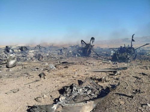  Máy bay Mỹ bị phá hủy trong chiến dịch giải cứu phi công Mỹ mắc kẹt tại Iran. Ảnh: Reuters. 