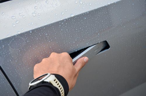 Tay nắm cửa dạng ẩn là trang bị đáng chú ý của GAC GS3 Emzoom.