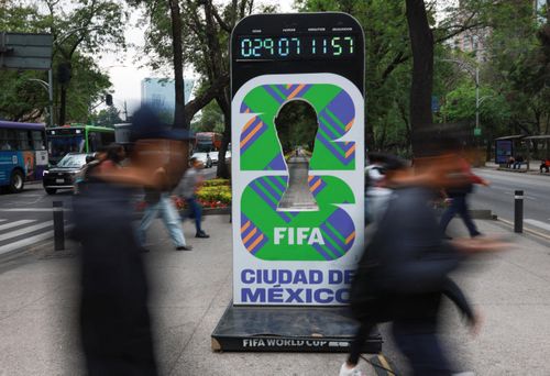 FIFA bị chỉ trích vì bán quyền mua vé, thu hàng triệu USD trước khi công bố giá vé chính thức. Ảnh: Henry Romero/Reuters.