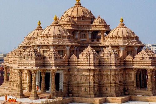 Khánh thành năm 2005, quần thể đền Hindu khổng lồ Akshardham nhanh chóng trở thành một trong những công trình tôn giáo ấn tượng nhất thế giới