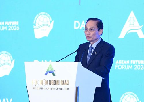 Ủy viên Bộ Chính trị, Bộ trưởng Ngoại giao Lê Hoài Trung phát biểu bế mạc Diễn đàn Tương lai ASEAN 2026. (Ảnh: TRẦN HẢI)