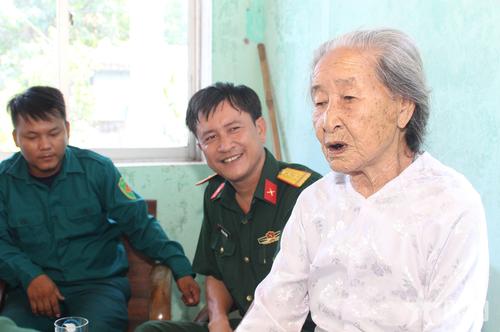  Bà mẹ Việt Nam Anh hùng Đoàn Thị Thúy hồi ức về một thời hoa lửa. 