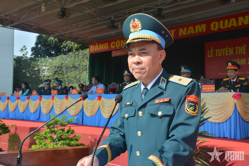 Thiếu tướng Vũ Đại Dương, Phó tư lệnh Quân chủng Phòng không - Không quân phát biểu chỉ đạo.