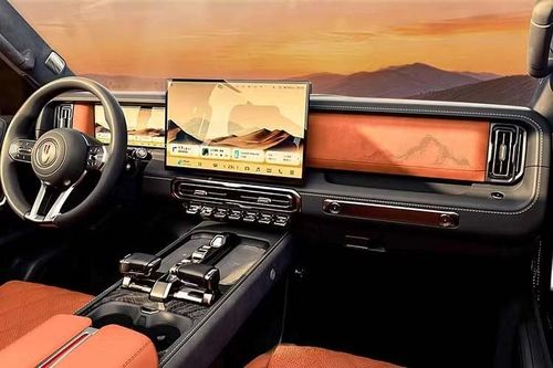 G919 được phát triển trên nền tảng khung gầm rời (body-on-frame), cấu trúc thường xuất hiện trên các mẫu SUV chuyên địa hình nhờ khả năng chịu tải và độ bền cao khi vận hành trong điều kiện khắc nghiệt. Theo các thông tin từng được công bố, mẫu xe có chiều dài 5.135 mm, rộng 2.050 mm, cao 1.950 mm và chiều dài cơ sở đạt 2.900 mm.